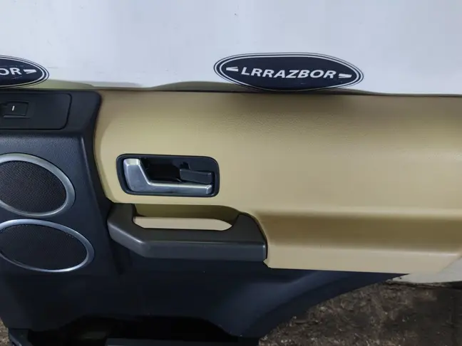 Обшивка двери правая задняя DISCOVERY 3 L319 05-09