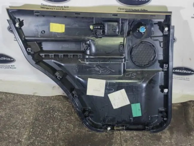 Обшивка двери правая задняя DISCOVERY 3 L319 05-09