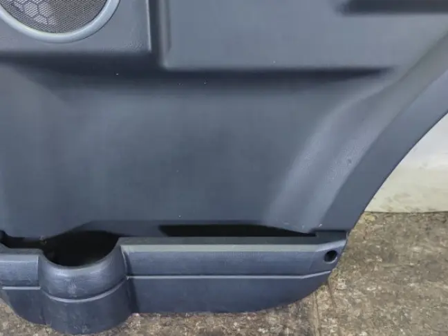 Обшивка двери правая задняя DISCOVERY 3 L319 05-09