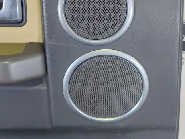 Обшивка двери левая задняя DISCOVERY 3 L319 05-09