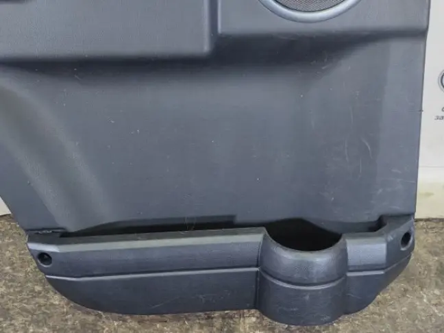 Обшивка двери левая задняя DISCOVERY 3 L319 05-09