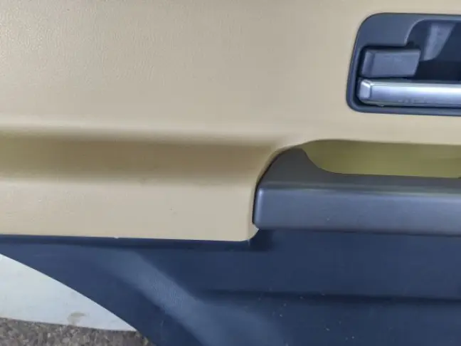 Обшивка двери левая задняя DISCOVERY 3 L319 05-09