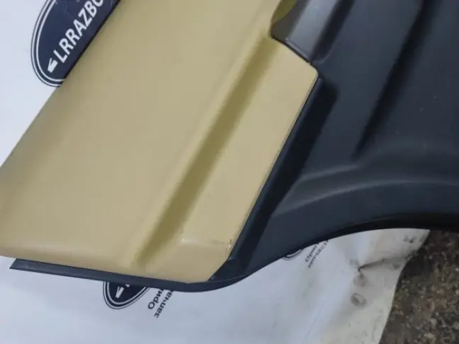 Обшивка двери левая задняя DISCOVERY 3 L319 05-09