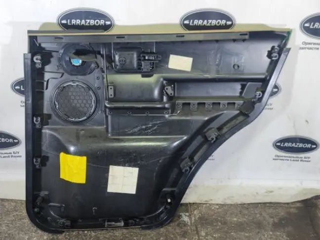 Обшивка двери левая задняя DISCOVERY 3 L319 05-09