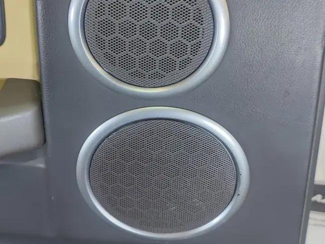 Обшивка двери левая задняя DISCOVERY 3 L319 05-09