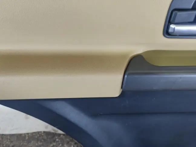 Обшивка двери левая задняя DISCOVERY 3 L319 05-09