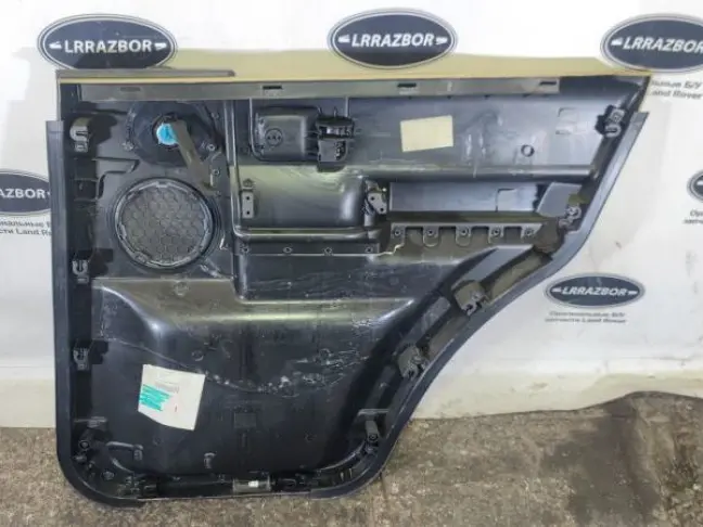 Обшивка двери левая задняя DISCOVERY 3 L319 05-09