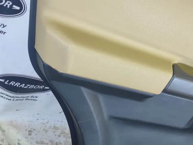 Обшивка двери левая задняя DISCOVERY 3 L319 05-09