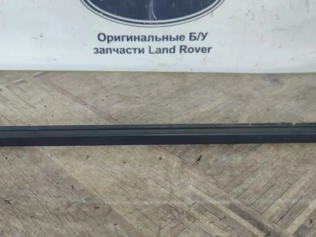 Молдинг стекла переднего правого Range Rover L322