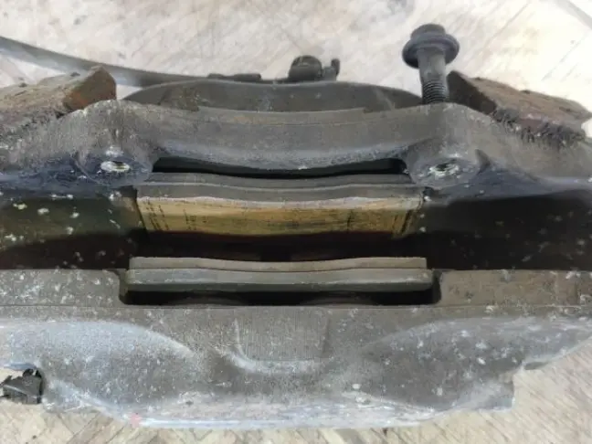 Суппорт правый передний Range Rover 3 L322