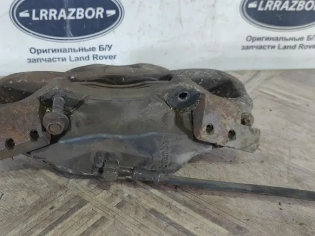 Суппорт правый передний Range Rover 3 L322