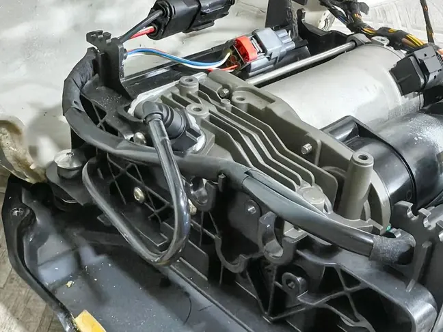 Компрессор пневмоподвески Range Rover L322 10-12