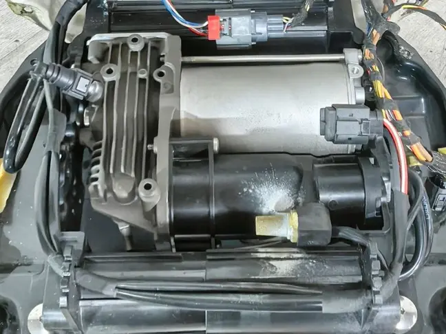 Компрессор пневмоподвески Range Rover L322 10-12