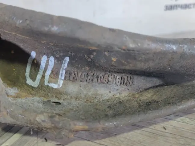 Кулак передний правый  Range Rover Sport L320 05+