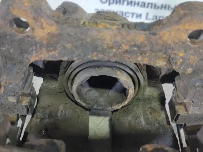 Суппорт левый задний Land Rover Sport L320