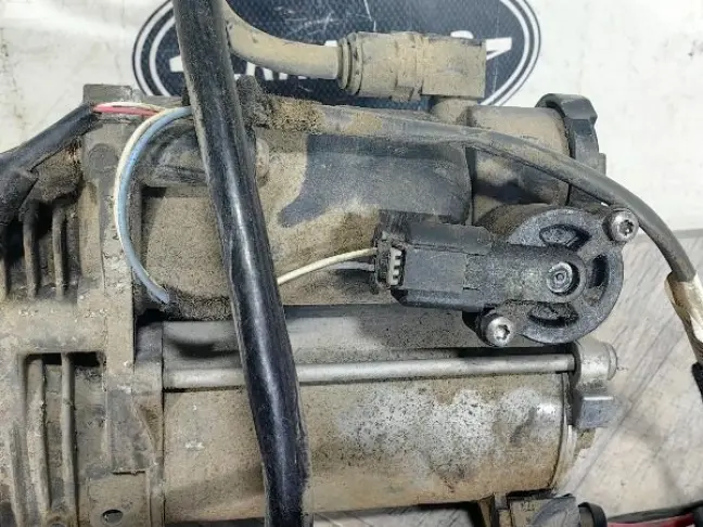 Компрессор пневмоподвески AMK L319/L320 05-13