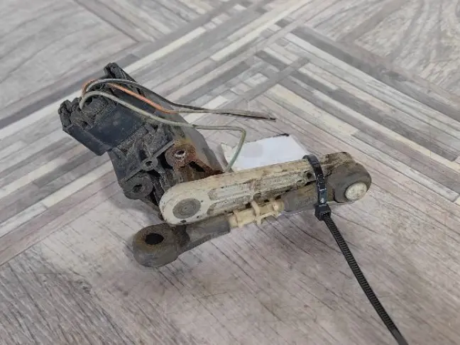 Датчик положения кузова передний RRS L320 дорест