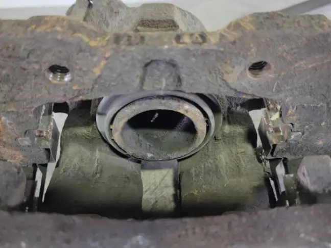 Суппорт задний левый Range Rover L322 3.6 4.2