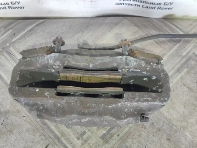 Суппорт левый передний Range Rover 3 L322