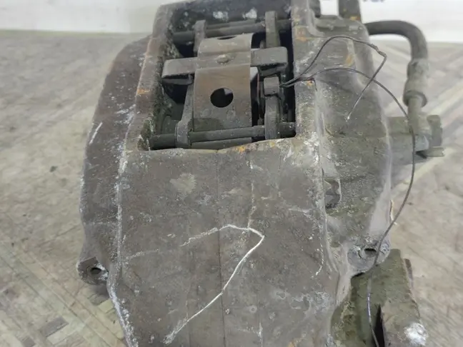 Суппорт левый передний Range Rover 3 L322