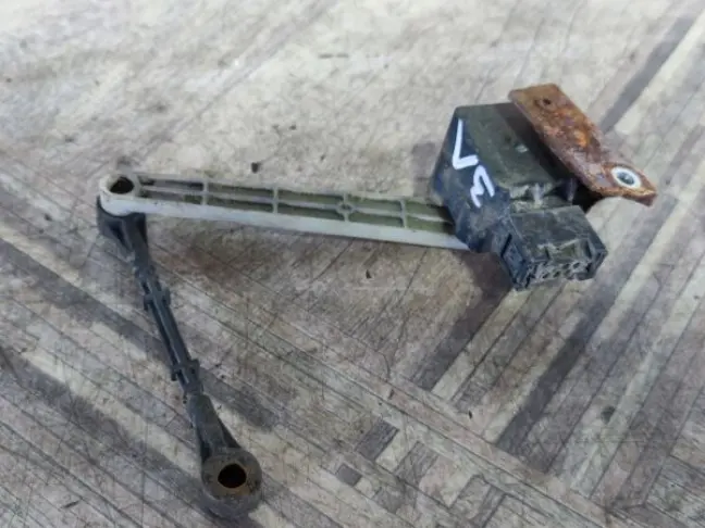 Датчик положения кузова лев Range Rover L322 05-09