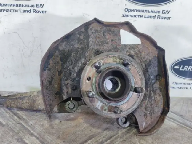 Кулак поворотный передний правый DISCOVERY 3 L319