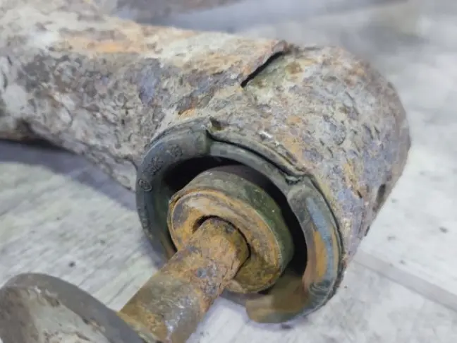 Рычаг передний нижний левый DISCOVERY 3/4 L319