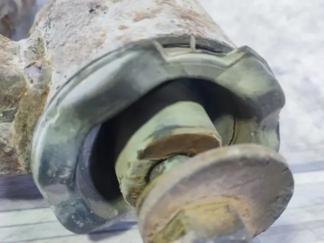 Рычаг передний нижний левый DISCOVERY 3/4 L319