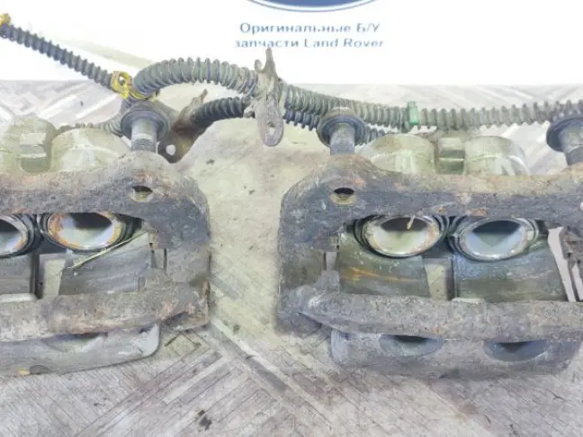 Суппорт тормозной передний пара DISCOVERY 3 L319