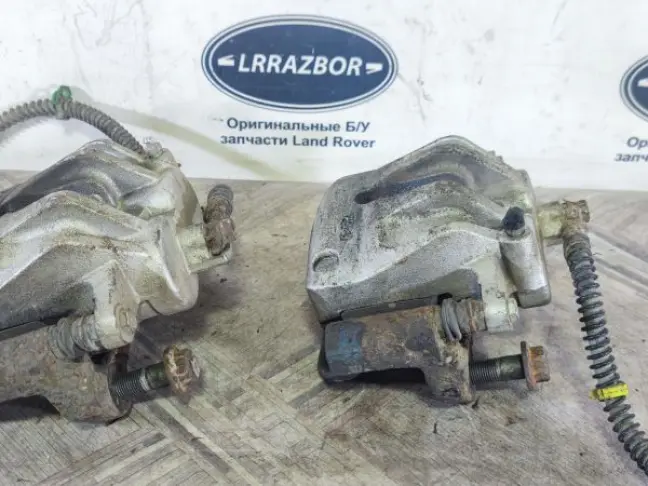 Суппорт тормозной передний пара DISCOVERY 3 L319