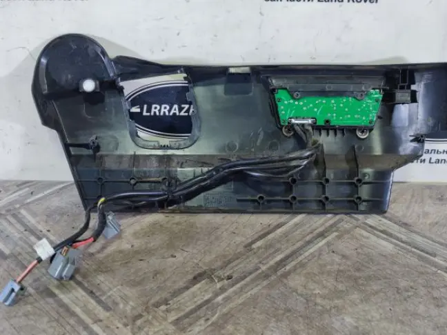 Накладка сидения левая DISCOVERY 3 L319 05-09