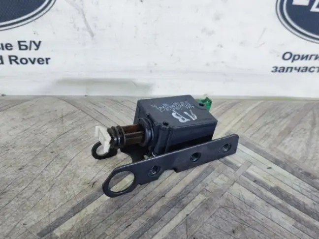 Замок лючка бензобака DISCOVERY 3/4 L319