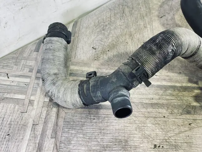 Патрубок охлаждения Land Rover Freelander 2 2.2