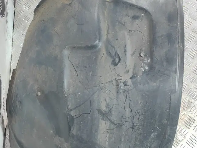 Подкрылок правый передний Land Rover Freelander 2