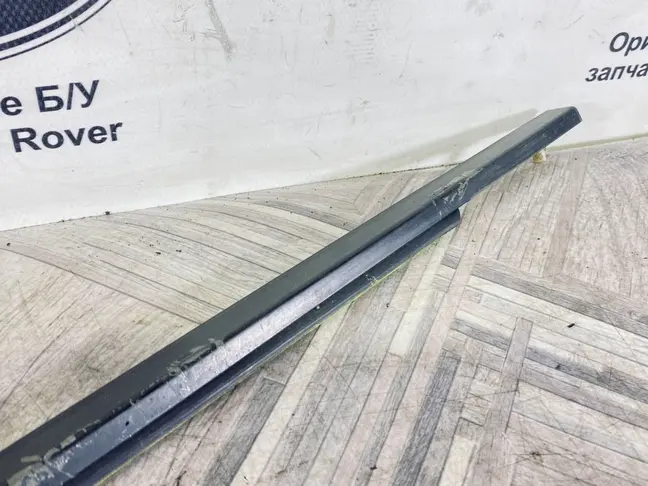 Молдинг стекла правый Land Rover Freelander 2 2.2