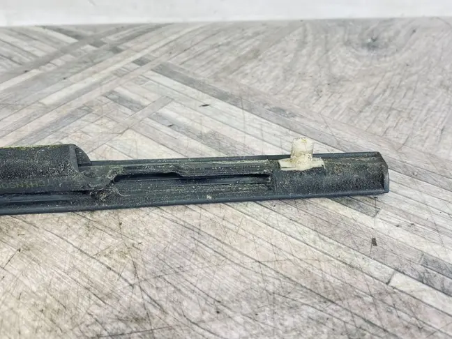 Молдинг стекла правый Land Rover Freelander 2 2.2