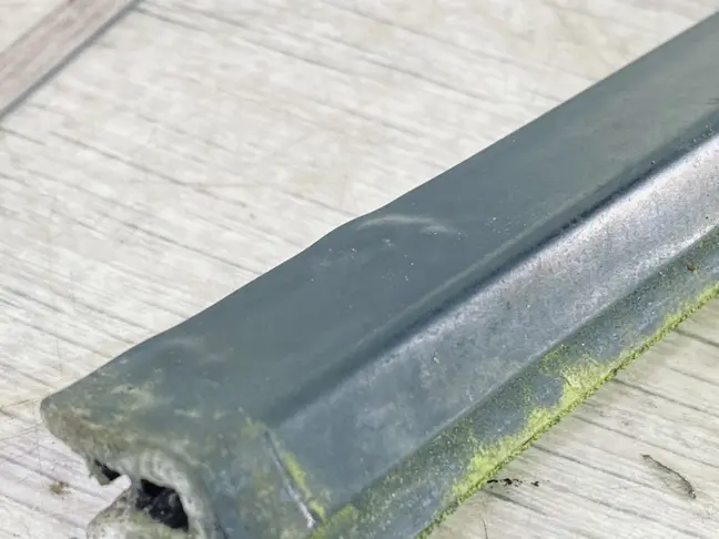 Молдинг стекла правый Land Rover Freelander 2 2.2