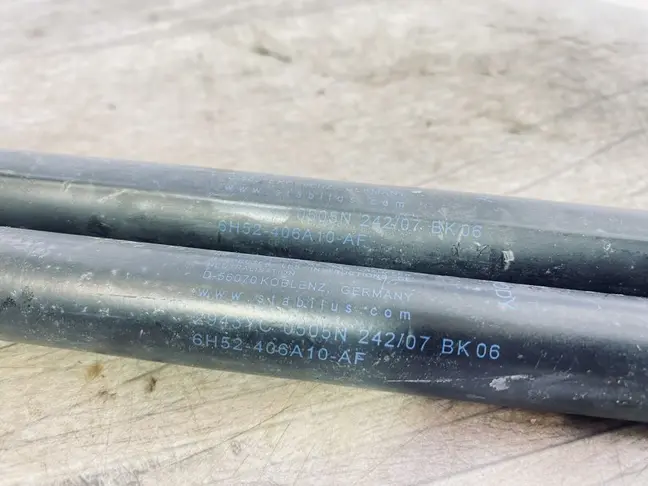 Амортизаторы багажника Land Rover Freelander 2