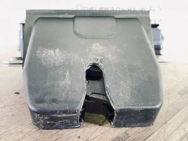 Замок багажника Land Rover Freelander 2 L359