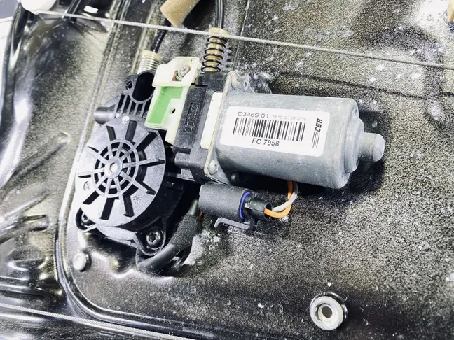 Стеклоподъемник передний Land Rover Freelander 2