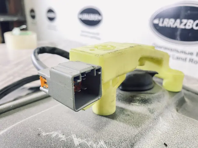 Стеклоподъемник передний Land Rover Freelander 2