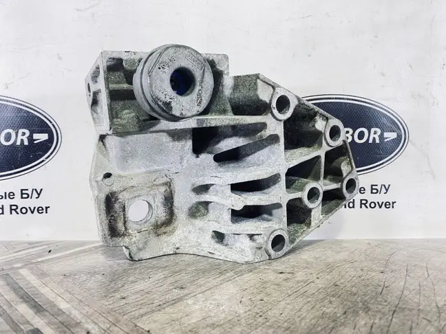 Кронштейн ДВC верхний Land Rover Freelander 2 L359