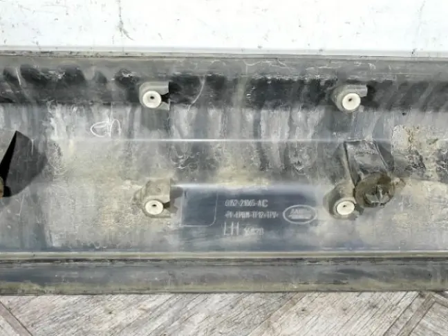 Молдинг левый передний Land Rover Freelander 2