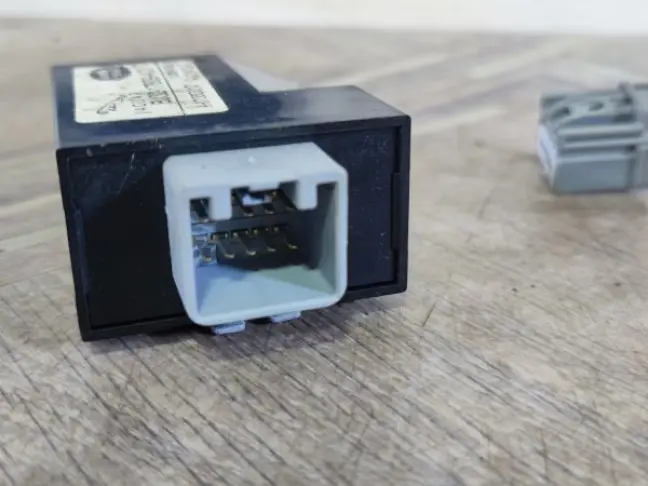 Реле стеклоочистителей Land Rover Evoque I L538