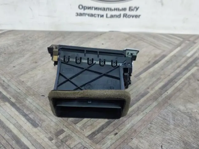 Дефлектор воздуховода левый Land Rover Evoque 1