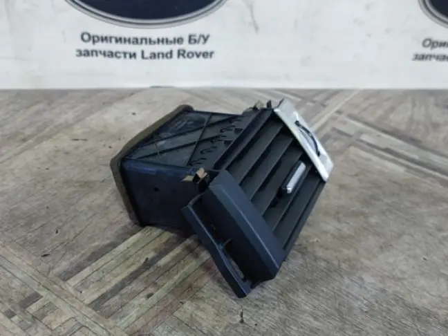 Дефлектор воздуховода правый Land Rover Evoque 1