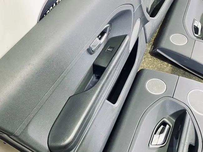 Обшивки дверей Land Rover Evoque L538