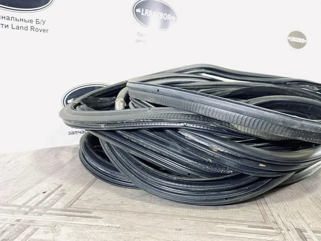 Уплотнитель двери комплект Land Rover Evoque I