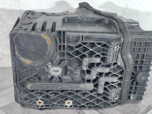 Ящик под аккумулятор Land Rover Evoque 1