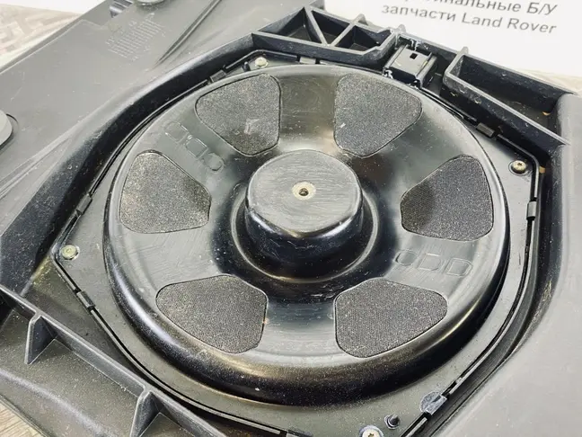 Сабвуфер Land Rover Evoque 1